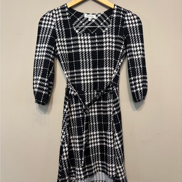 MONTEAU Knit Plaid Belted Dress - Picture 1 of 7